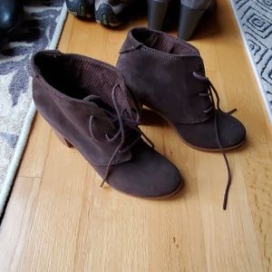 Tom's heeled booties